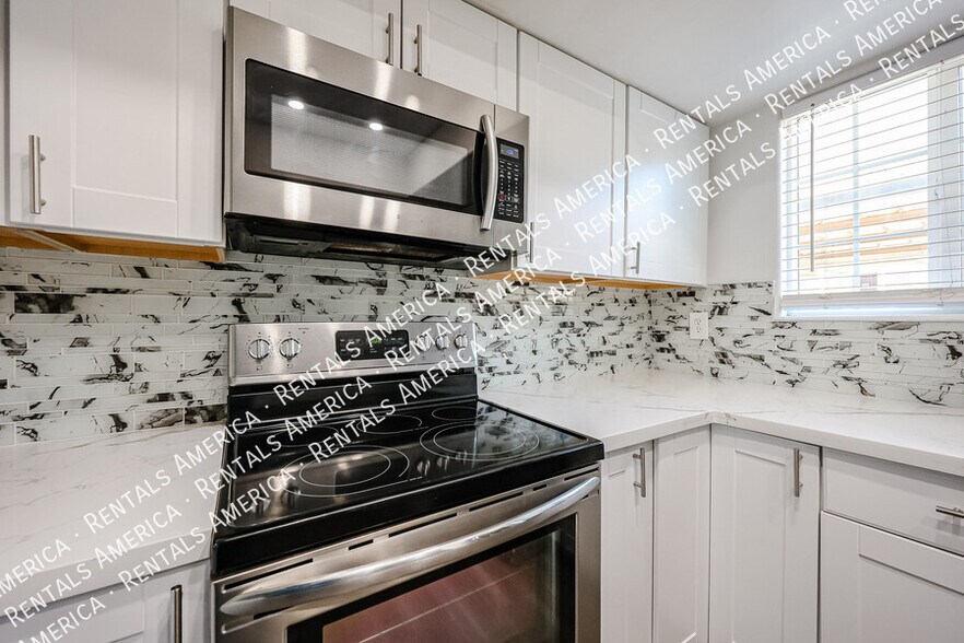 Building Photo - 1601 W Sunnyside Dr