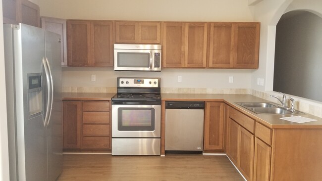 Kitchen Cabinetry - 2692 N Revette St