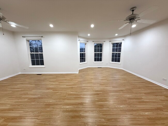 Building Photo - 362 Town Pl Cir