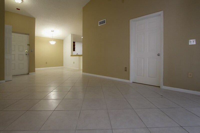 Building Photo - 2861 N Oakland Forest Dr