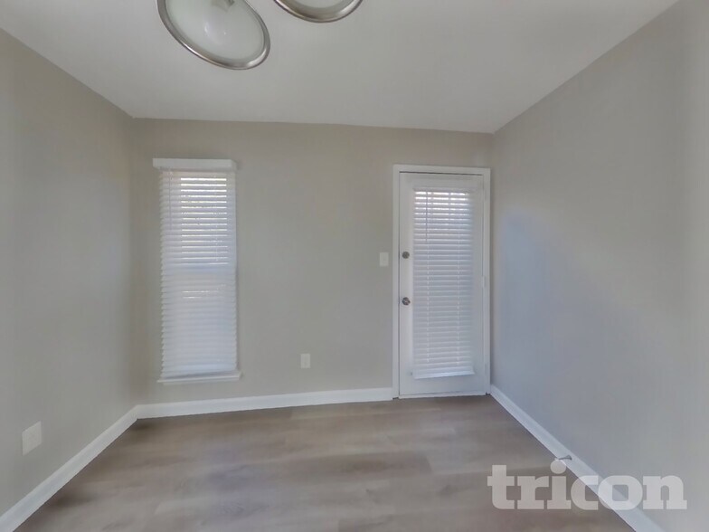 Building Photo - 236 Independence Dr