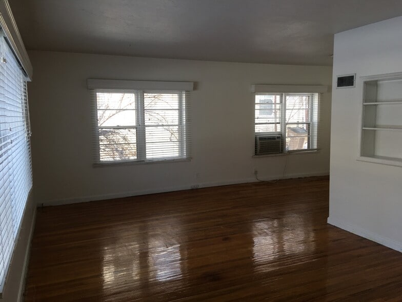 Living Room - 768 E 900 S