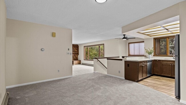 Building Photo - 1001 Walz Ave
