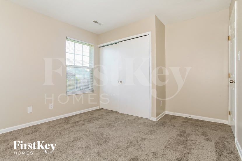 Building Photo - 977 Hathaway Dr