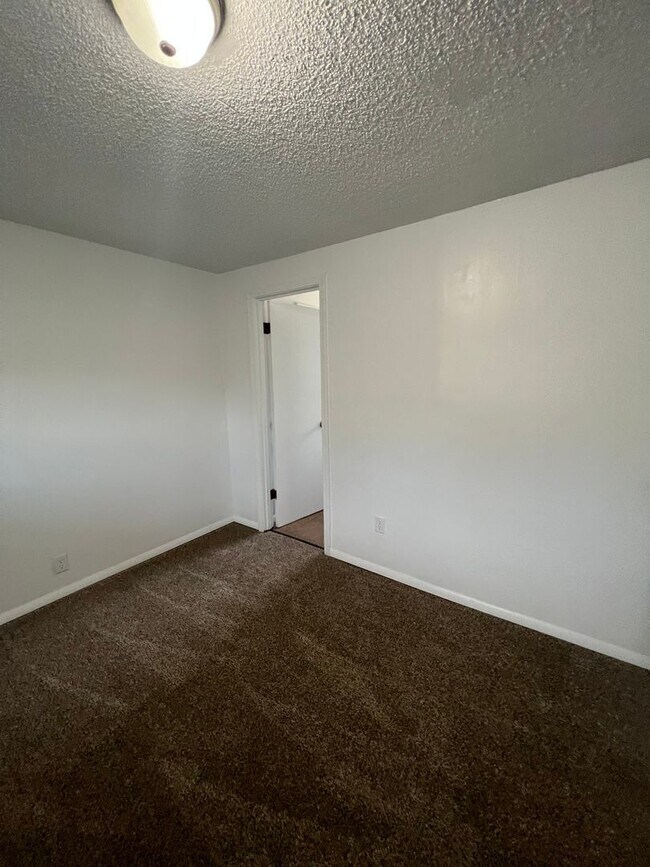 Building Photo - Parkland Duplex