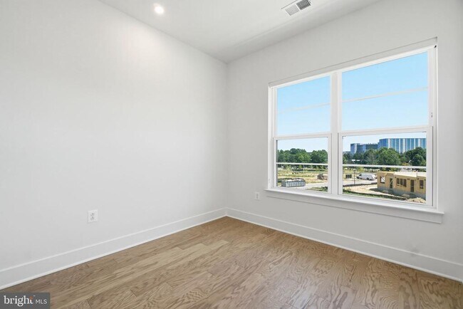 Building Photo - 10235 Dalmatian St