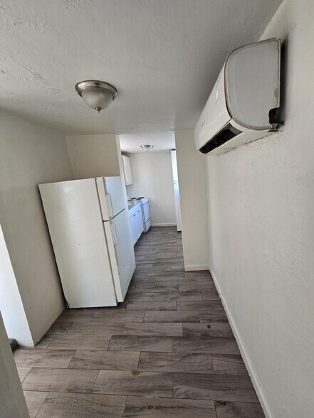 Building Photo - 713 W Pima St