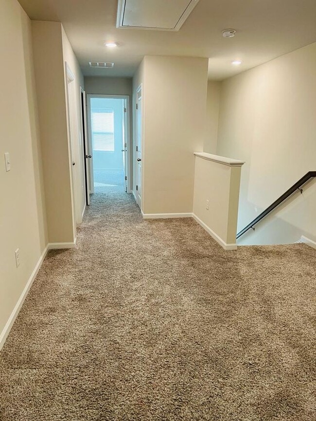 Building Photo - 280 Brook Farm Ln