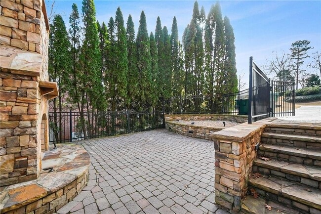 Building Photo - 225 Lake Summit View