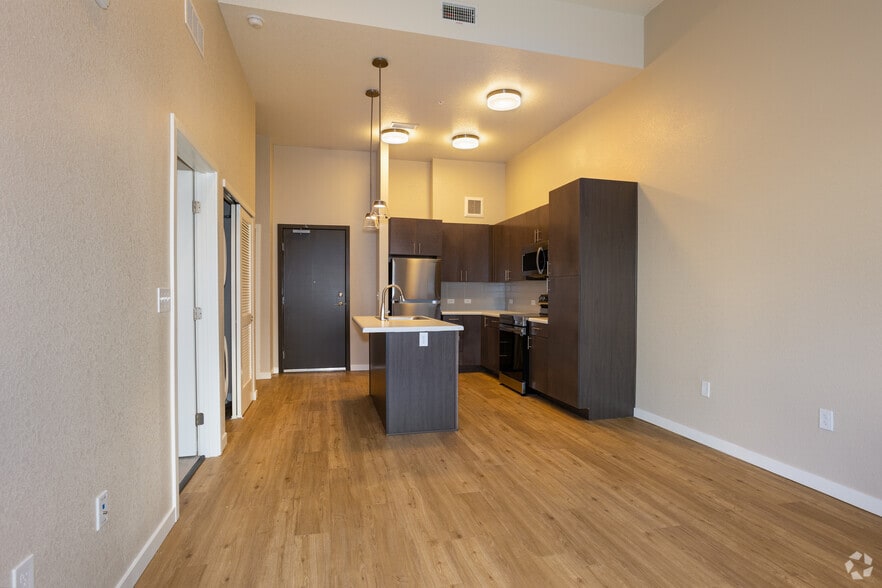 1BR, 1BA - 623SF - Crossing Pointe South Apartments