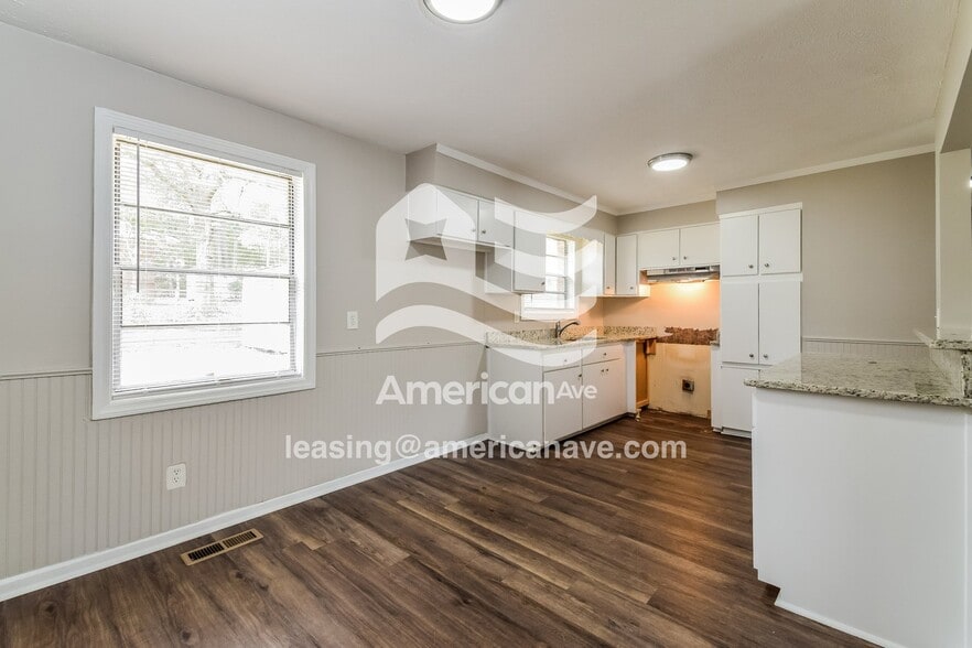 Building Photo - 5044 Gardiner Dr