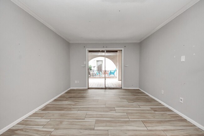 Building Photo - 2744 Briarhurst Dr