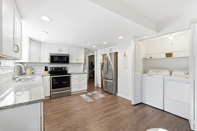 Building Photo - 520 Willeo Rd