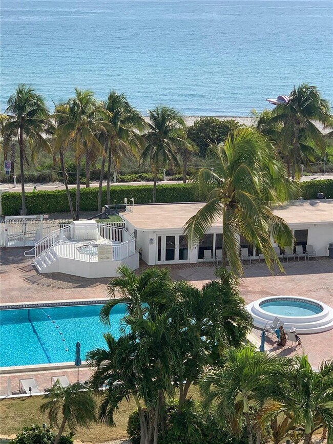 Building Photo - 5005 Collins Ave