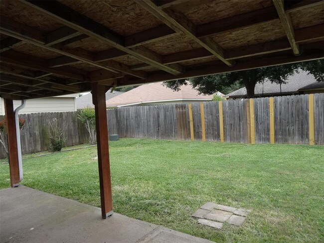 Building Photo - 34602 Lake Side Dr