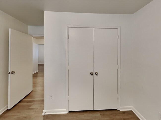 Building Photo - 9626 Eaglewood Glen Tr
