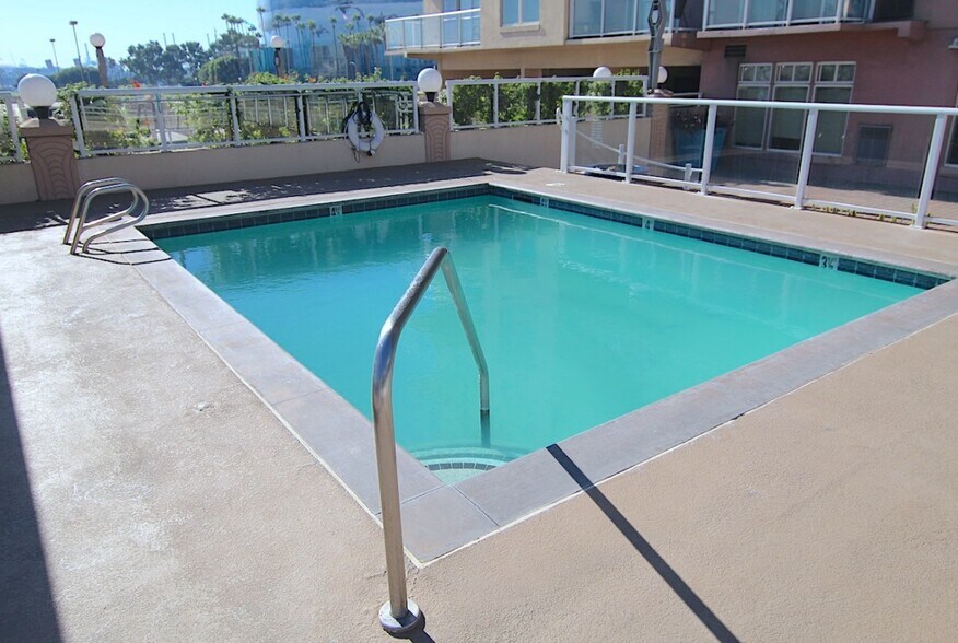 Building Photo - 488 E Ocean Blvd