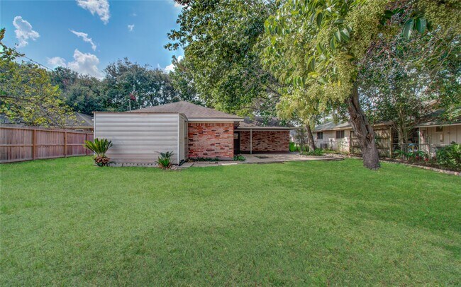 Building Photo - 1806 Cypress Dr