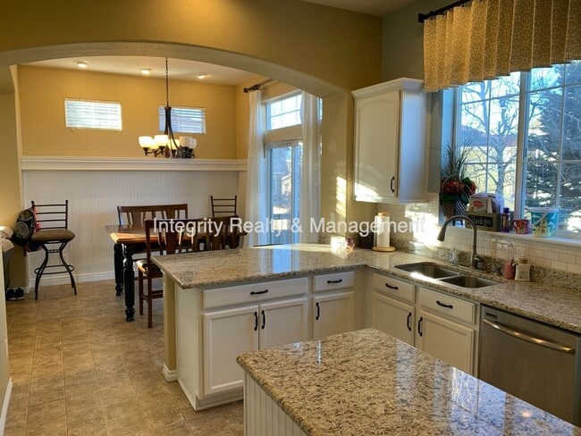 Building Photo - 3025 Redhaven Way