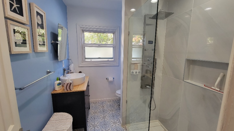 Building Photo - 1250 E 1st St