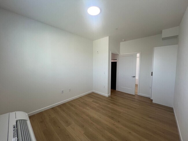 Building Photo - 2900 S Orange Dr
