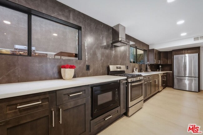 Building Photo - 3601 Dixie Canyon Pl