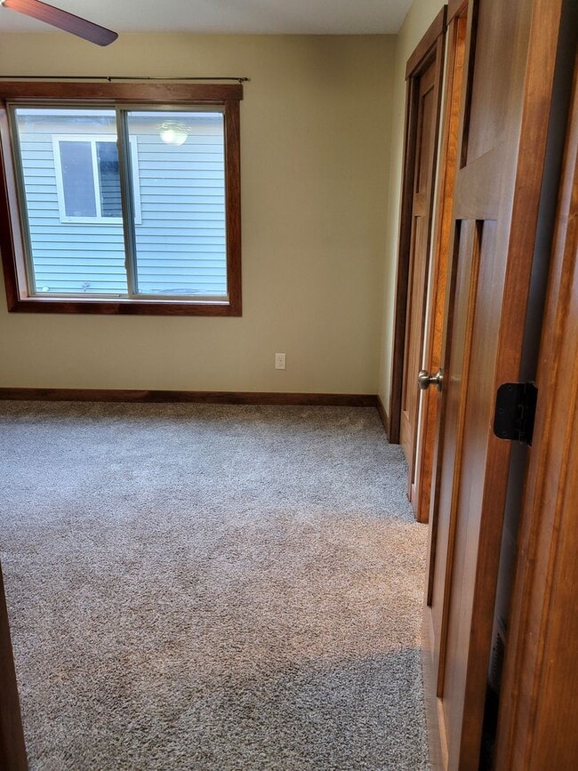 Building Photo - One Level Townhouse