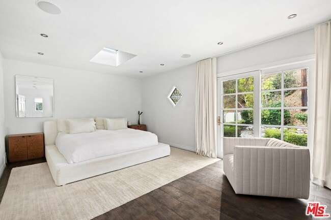 Building Photo - 10216 Cielo Dr