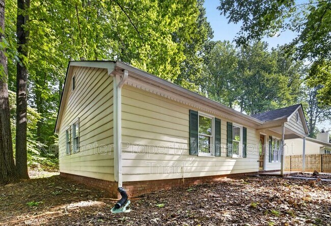Building Photo - 151 Laura Ave