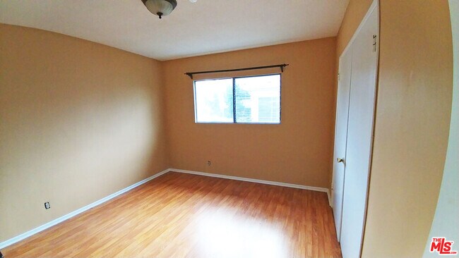 Building Photo - 4106 Rosewood Ave