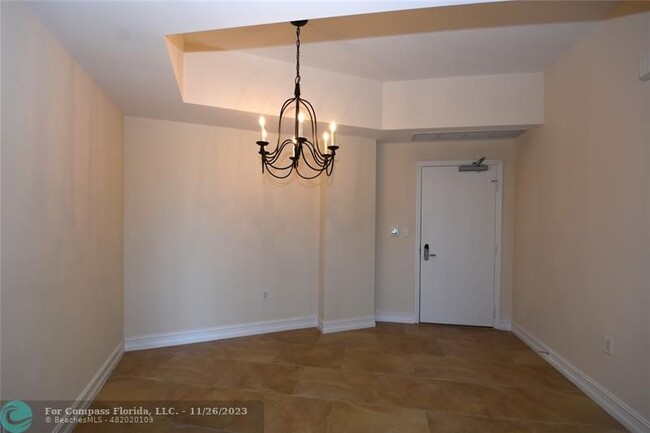 Building Photo - 20000 E Country Club Dr
