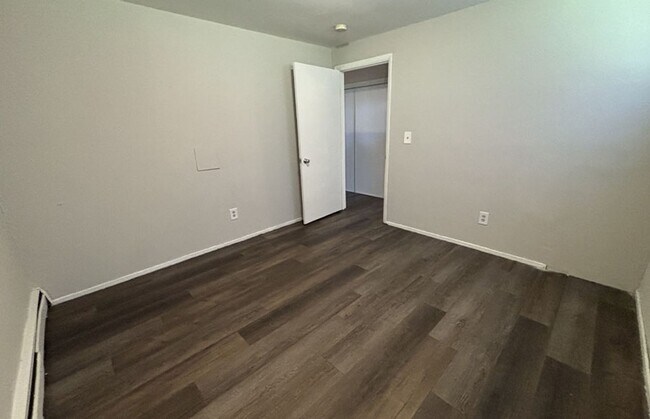 Building Photo - 3233 Whitfield Ave