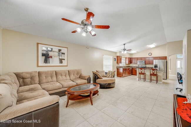 Building Photo - 1634 Sun Gazer Dr