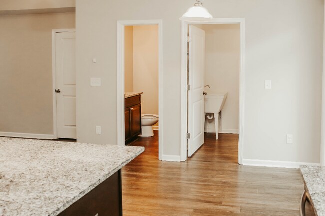 Building Photo - 5 Huntress Dr