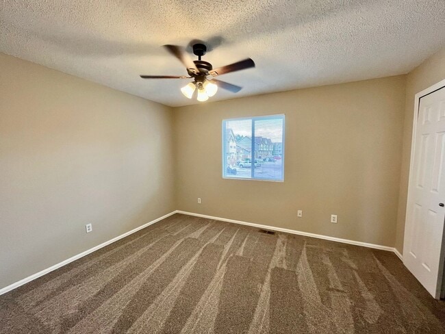 Building Photo - Charming 3 Bedroom Townhome w/ Basement
