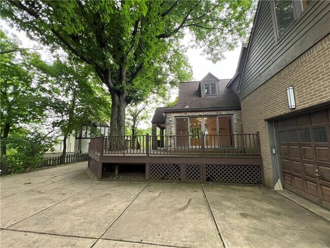 Building Photo - 127 Westland Dr