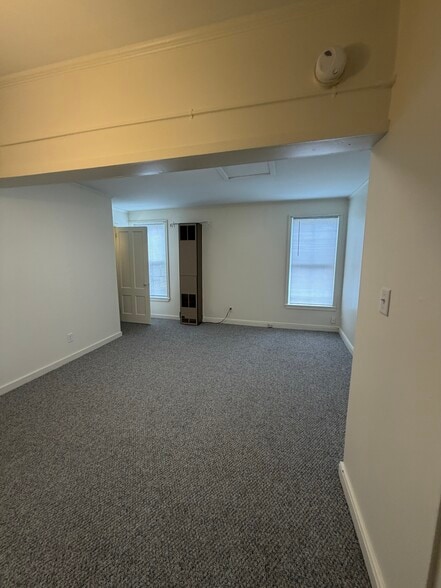 Building Photo - 14 Maple Ave