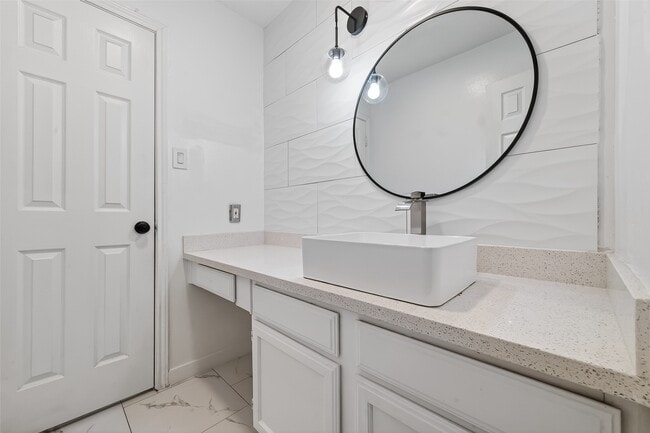 Building Photo - 19451 Spanish Needle Dr