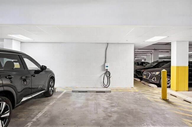 Building Photo - 100 Eton Row