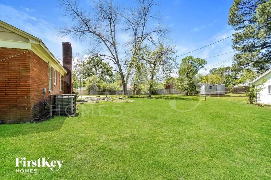 Building Photo - 2905 Kenneth St