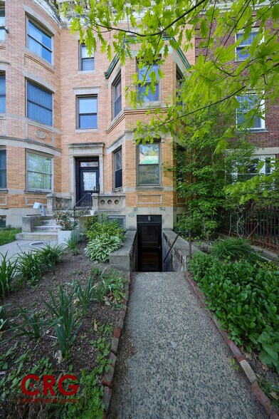 Building Photo - 1728 Beacon St