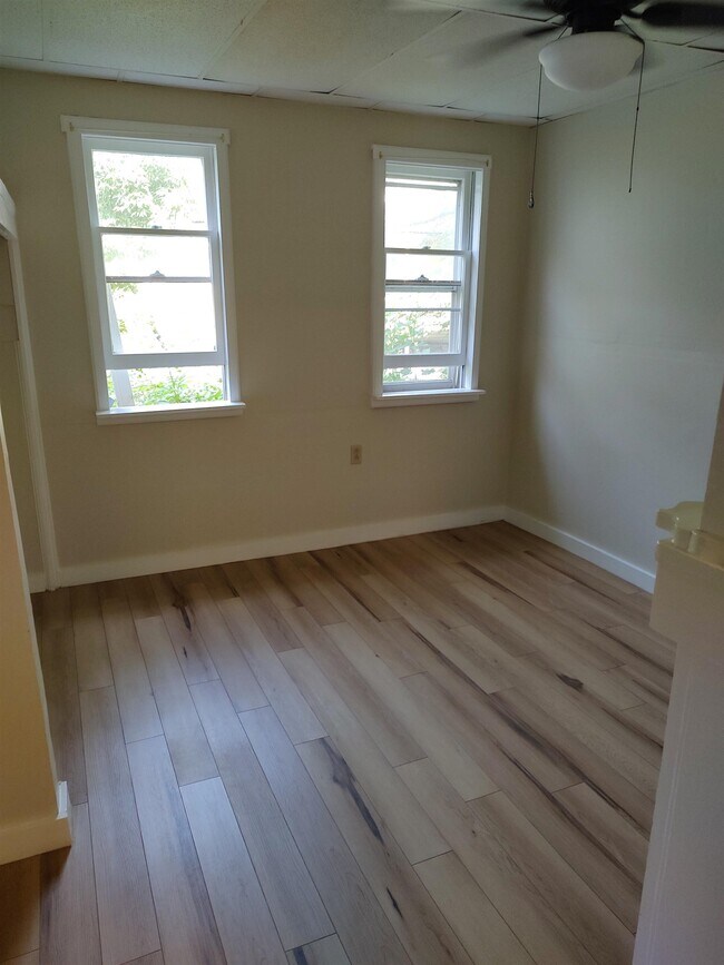 Building Photo - 10 Oak Hill St