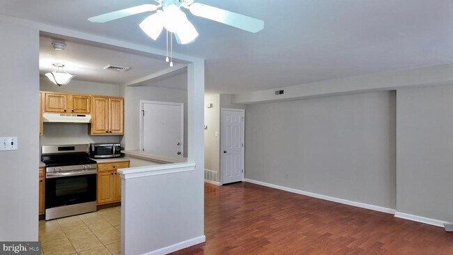 Building Photo - 2166 Birch Dr