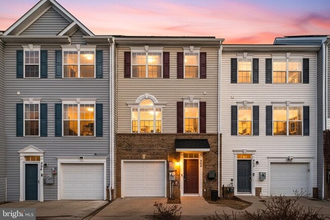 Building Photo - 806 Maury Ave