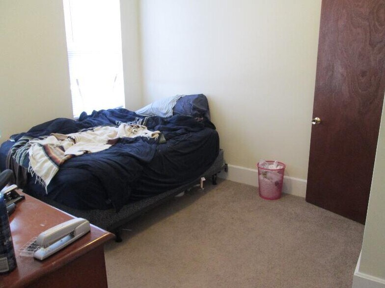 Building Photo - 12 Lorraine Ter