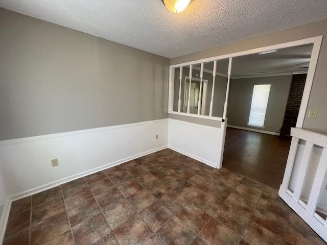 Building Photo - 160 Colonial Dr