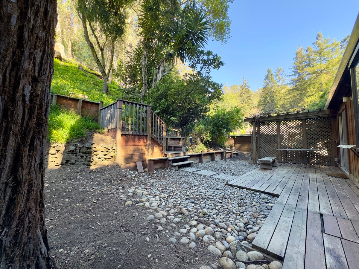 Building Photo - 6583 Valley View Rd