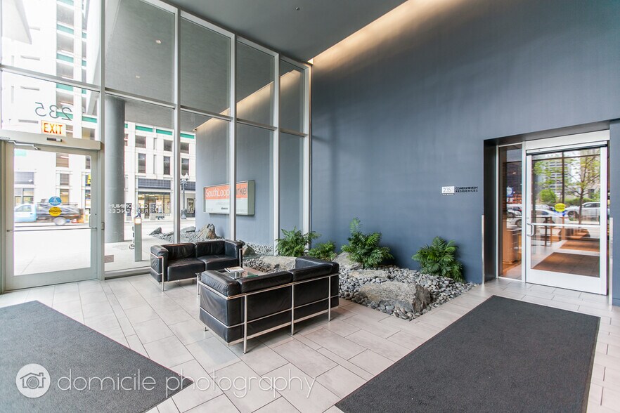Building Photo - 412 S Wells St