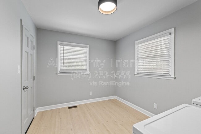 Building Photo - 5105 Pine Dr