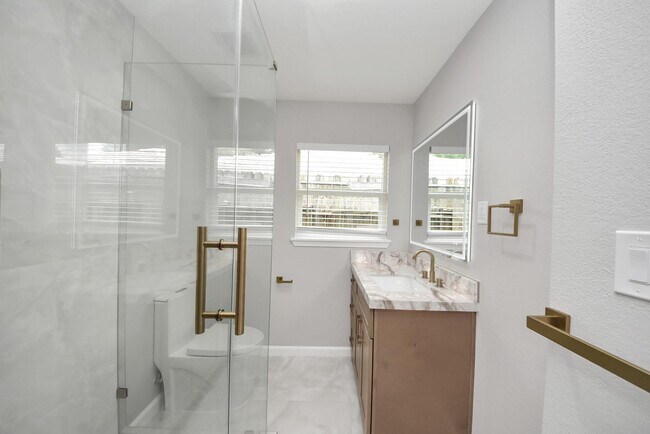 Building Photo - 1503 Locklaine Dr